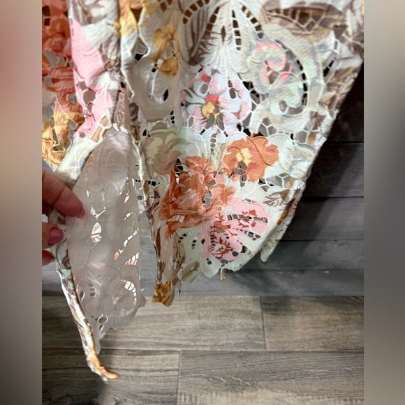 LIKE NEW Elliatt Adelynn Floral Lace Midi Dress Sz Medium - Picture 12 of 15